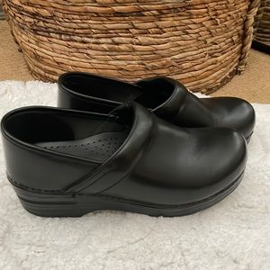 Black Leather Dansko, size 39